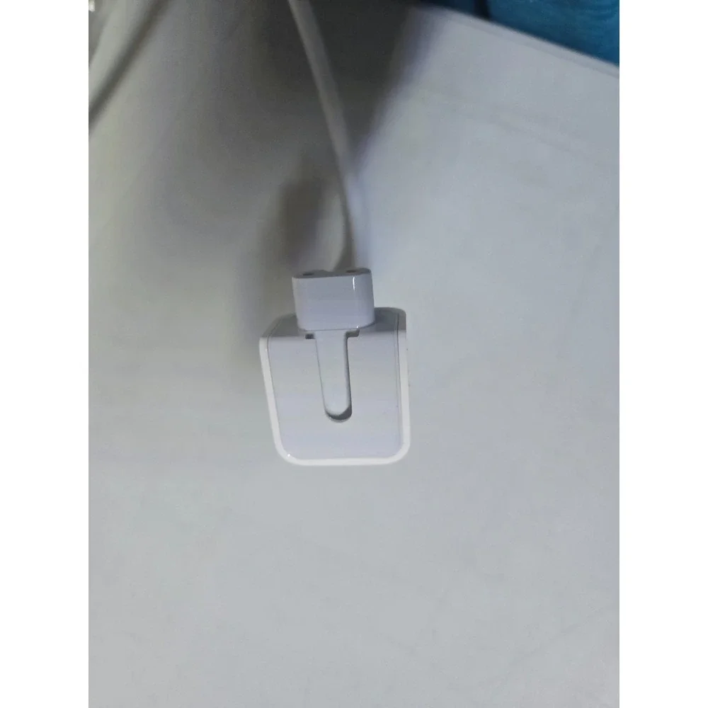 A1 2.5A 125 V Designed by Apple Laptop Cord